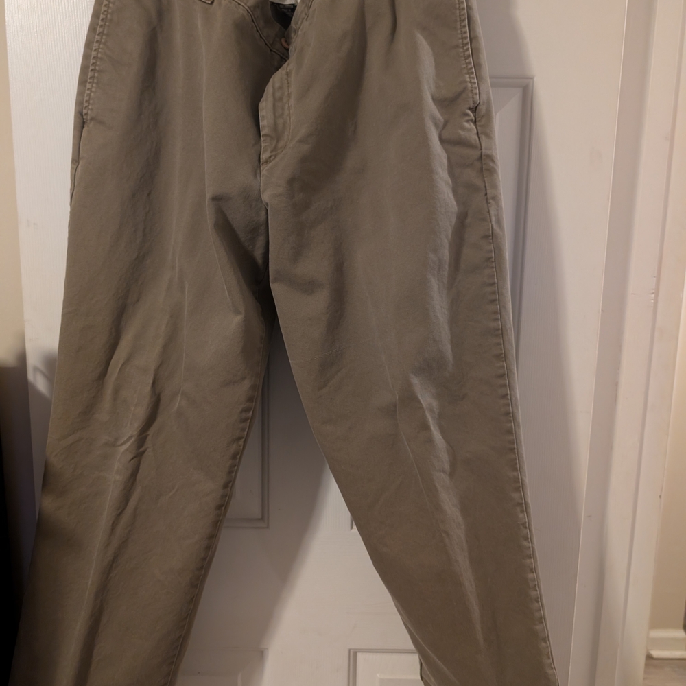 Izod Men's Tan Chinos